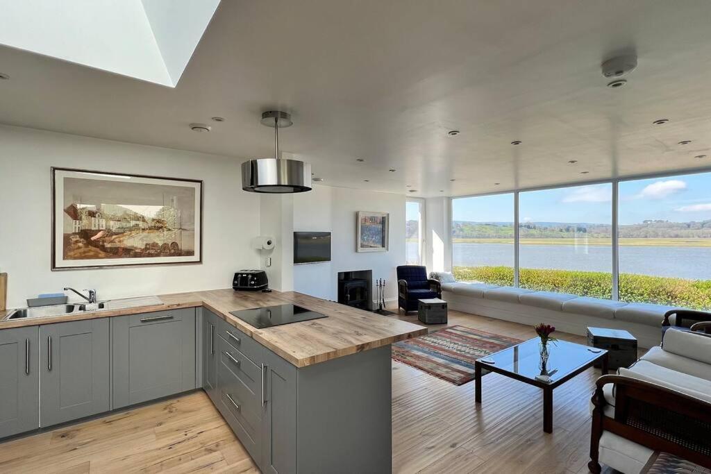 Shorepark - Waterfront Cottage With Stunning Views ダンフリーズ エクステリア 写真