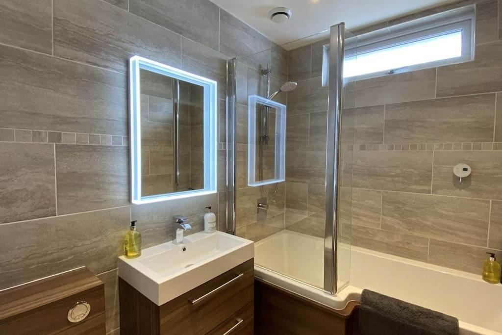 Shorepark - Waterfront Cottage With Stunning Views ダンフリーズ エクステリア 写真